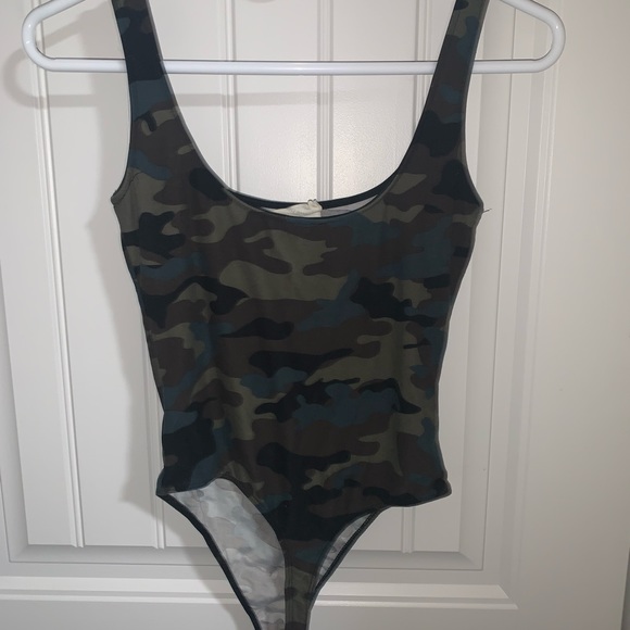 Camo bodysuit - Picture 2 of 2
